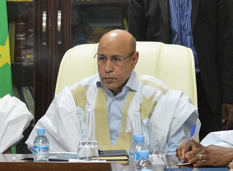 الرئيس الموريتاني/المنتصف