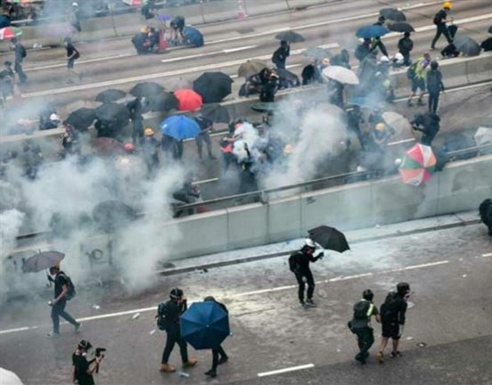 احتجاجات هونغ كونغ /المنتصف