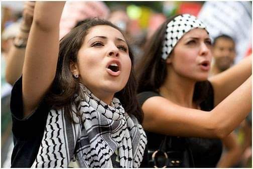 الفتاة الفلسطينية - المنتصف