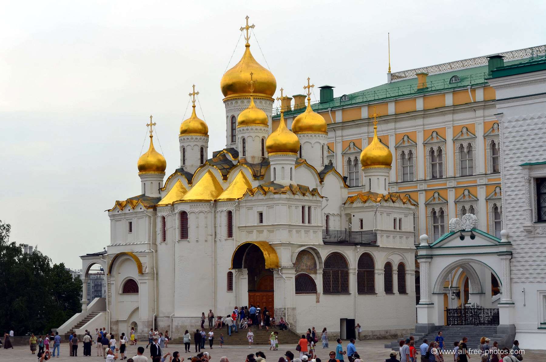 روسيا كنائس -المنتصف