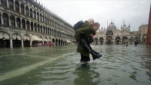 ايطاليا فيضانات -المنتصف