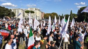 مظاهرات ايطاليا -المنتصف
