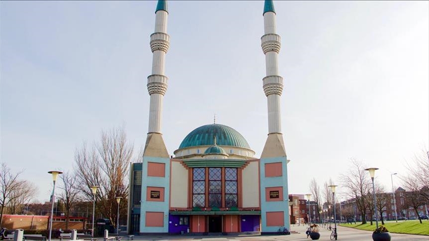 المسجد الكبير هولندا -المنتصف