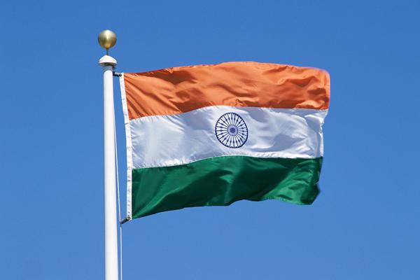علم الهند -المنتصف