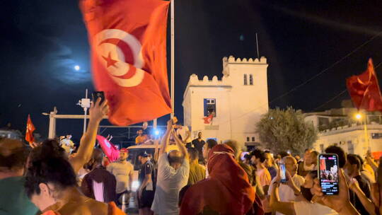 تونس إحتفالات + المنتصف