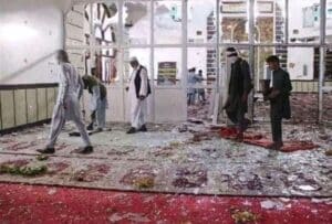 تفجير مسجد - المنتصف