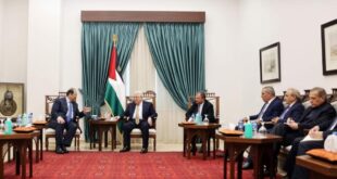 الرئيس محمود عباس - المنتصف
