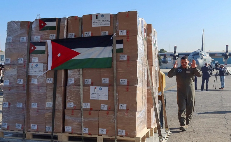 مساعدات أردنية لغزة - المنتصف
