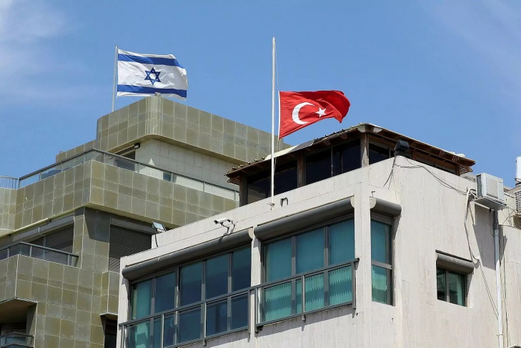 تركيا + إسرائيل - المنتصف