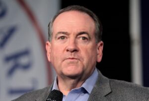 مايك هاكبي - المنتصف