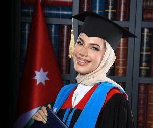 الدكتورة هبة فراس المومني ألف مبروك التخرج 1 الدكتورة هبة المومني - المنتصف