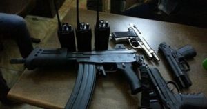 أسلحة نارية - المنتصف