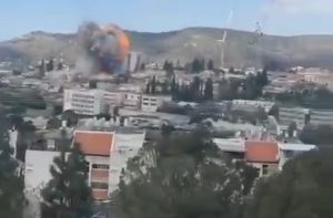 سقوط صاروخ إيراني في إسرائيل -المنتصف