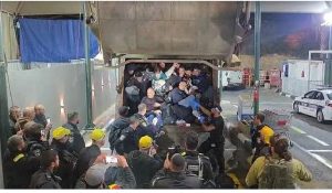 تهريب عامل فلسطينيين - المنتصف