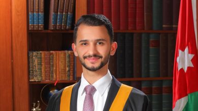 الدكتور صهيب العزام - المنتصف