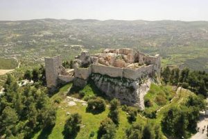 ثورة جبل عجلون في الأردن عام1839 ضد الاقطاعيين ( المماليك) ... بقلم الباحث د.محمد المناصير 1 قلعة عجلون - المنتصف