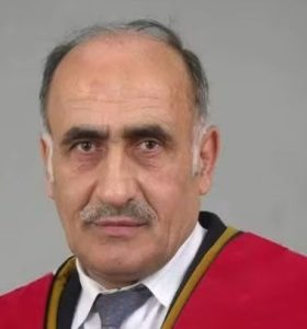 د. حسين محمد المومني - المنتصف