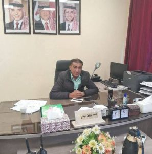 الأستاذ أحمد توفيق البخيت المومني في ذمة الله 1 أحمد توفيق المومني - المنتصف